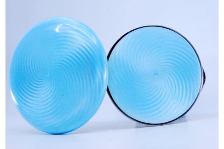 Caixa de toilette em prata e esmalte azul de forma circular com espelho no interior.